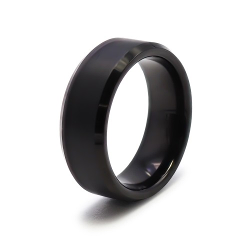 Bague tungstène - pvd noir - finition brossé - bord biseauté - largeur 8mm