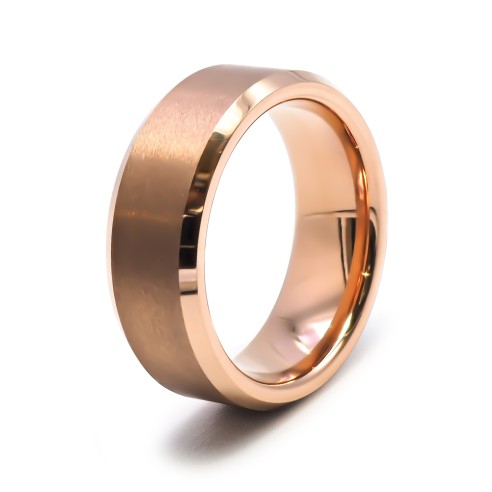 Bague tungstène -  PVD rosé - finition brossée - côté biseauté - largeur 8mm