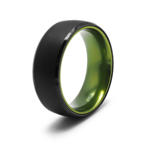 Bague tungstène - pvd noir - finition brossé - intérieur confort aluminium vert - largeur 8mm