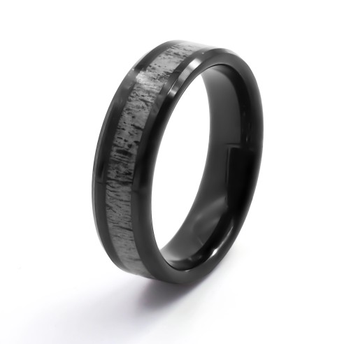 Bague en tungstène - PVD noir - bois de cerf incrusté - largeur 8mm - Taille 58 à 70